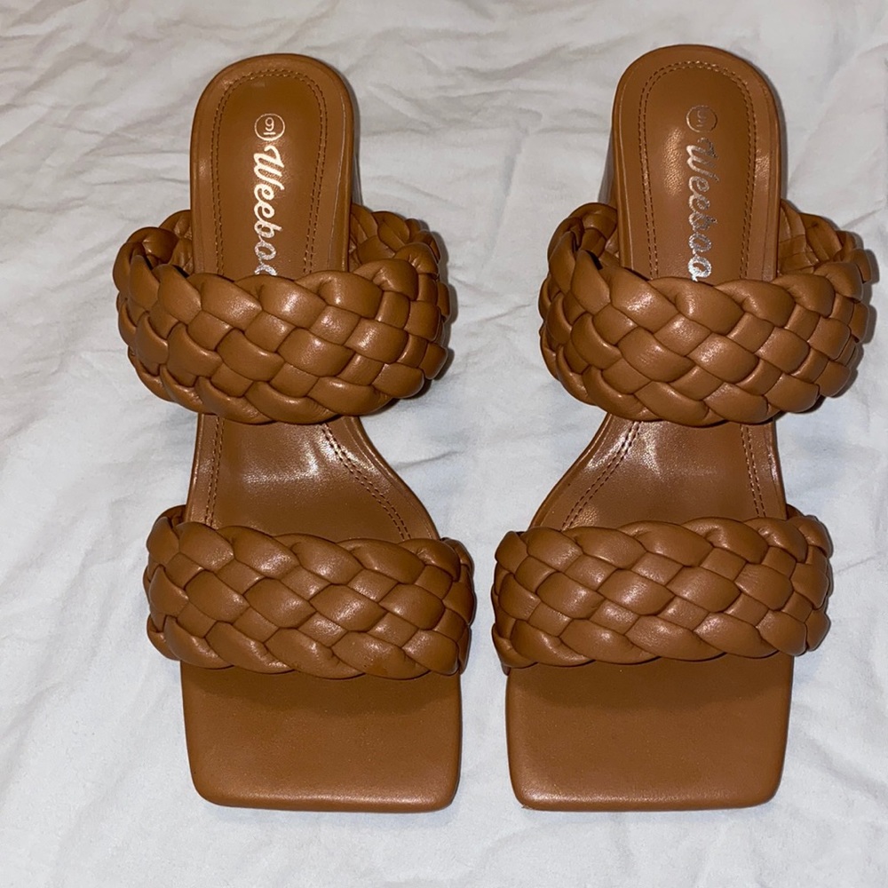 square toe kitten heel